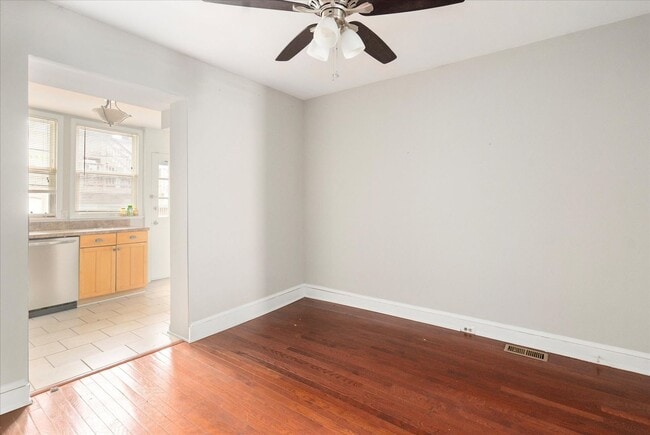 Building Photo - Stylish & Spacious 2 Bed, 1 Bath Home