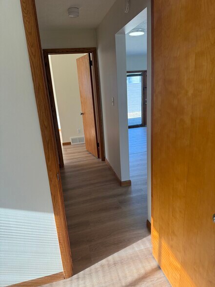 Bedroom 2 to hallway - 757 Southeast Ave