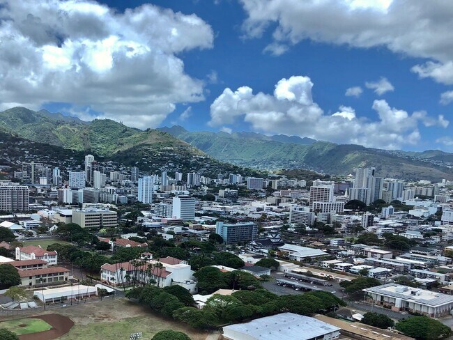 Building Photo - 1009 Kapiolani Blvd