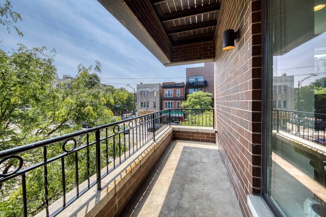 Building Photo - 1507 N. Western-302