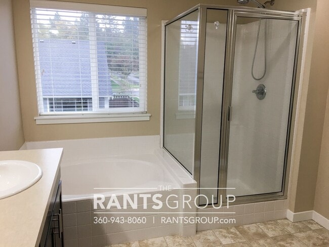 Building Photo - Spacious and Bright 4-bed, 2.5-bath home in The Preserve Available mid-April!