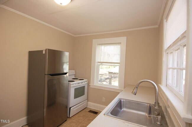 Building Photo - 3206