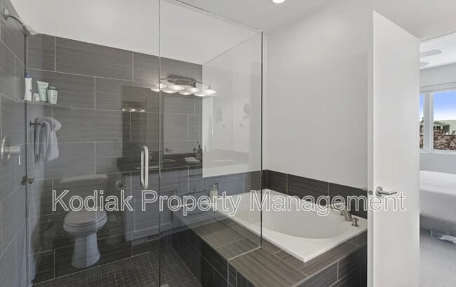 Building Photo - 676 Markea Ave