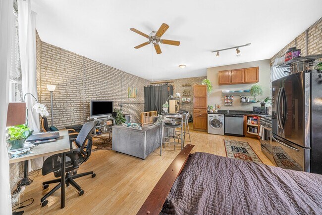 Building Photo - 2946 N Lincoln Ave