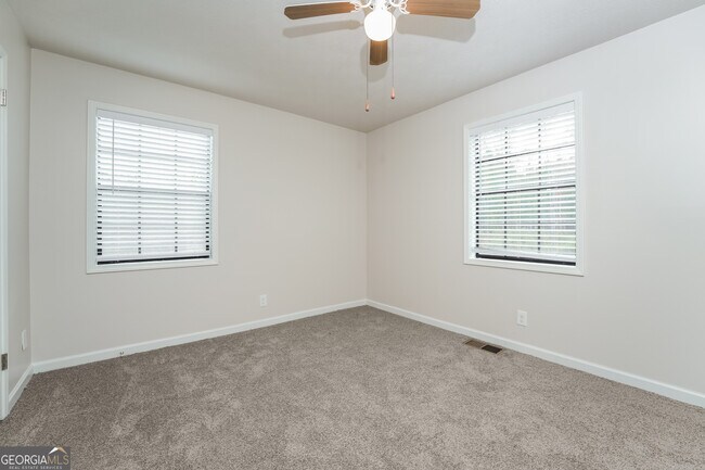 Building Photo - 2236 Kings Forest Dr SE