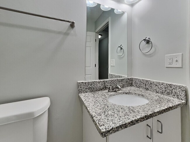 Building Photo - Beautiful 3 Bed 2 Baths Home in East Tampa!