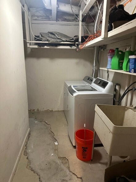 Building Photo - 6913 Woodstream Ln