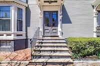 Building Photo - Beautiful First-Floor Condo in Portland’s West End