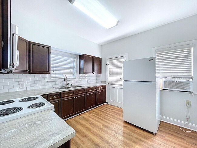 Building Photo - 1/1 in Central Lakeland with a great side ...