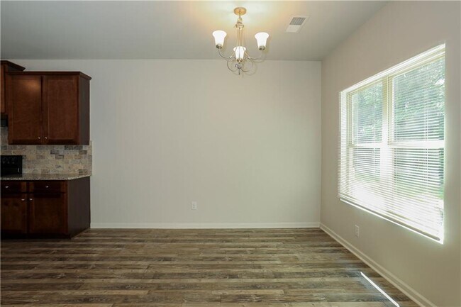 Building Photo - 1545 Iris Walk