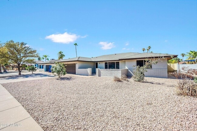 Building Photo - 1922 E Laguna Dr