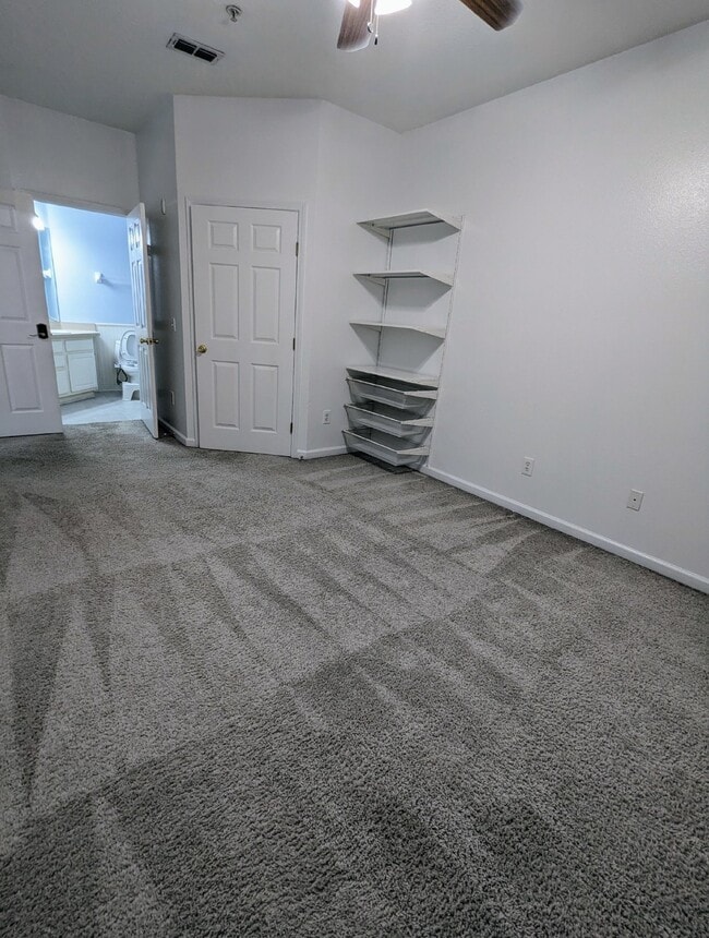 Building Photo - "Beautiful Move-In Ready 3/2 Condo near Town Center & UNF - Move In Today & $500 Off February Rent!"