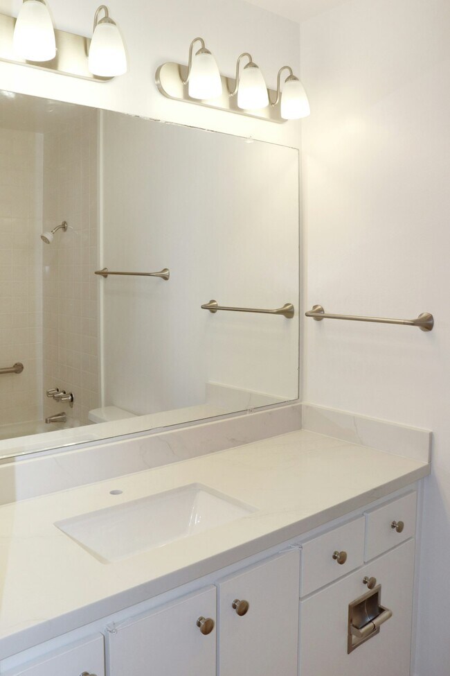 Building Photo - 40 Harbor Oak Dr