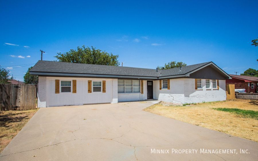 Building Photo - 924 Adrian St