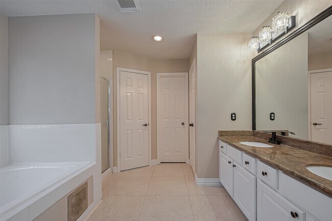 Building Photo - 1523 Brook Grove Dr