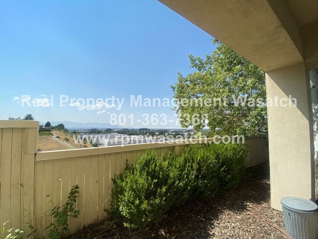 Building Photo - Check out This Stunning 3 Bedroom 2.5 Bath...