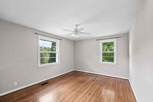 Building Photo - Beautifully Updated 3BR/1.5BA Home in Cove...