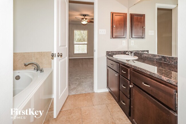 Building Photo - 979 Arbor Way