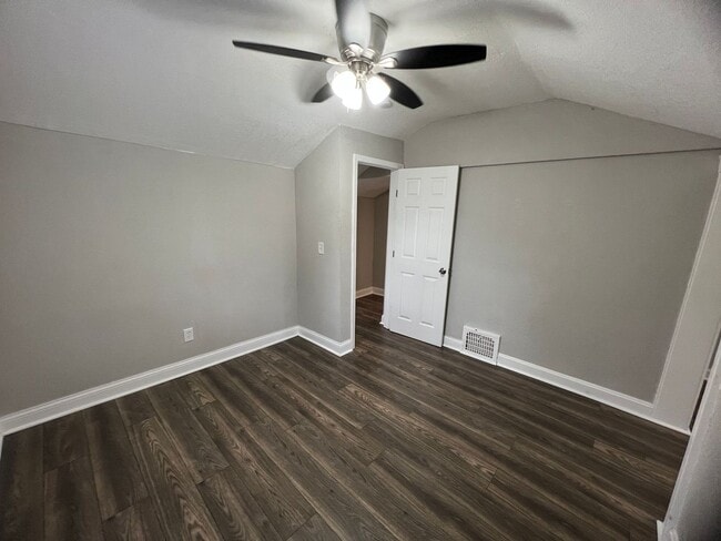 Building Photo - Modern Comfort Meets Convenience in This 4-Bed KC Home!