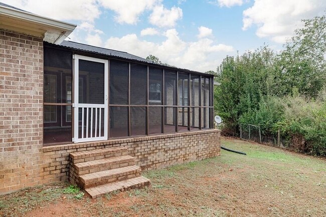 Building Photo - 160 Jockey Club Dr