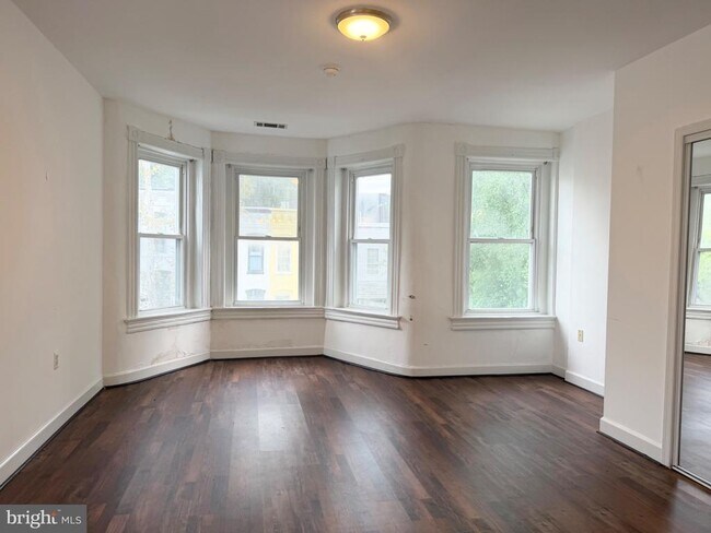 Building Photo - 739 Morton St NW