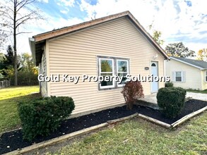 Building Photo - Updated 2BR / 1BR Single Family Home (No S...