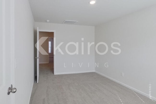 Building Photo - 2541 Banyan Circle
