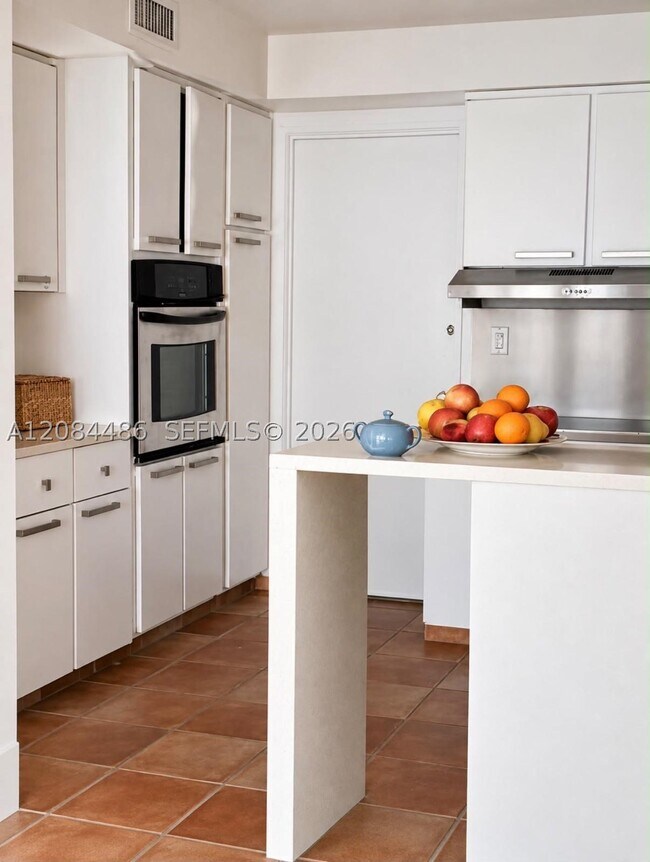 Building Photo - 1408 Brickell Bay Dr