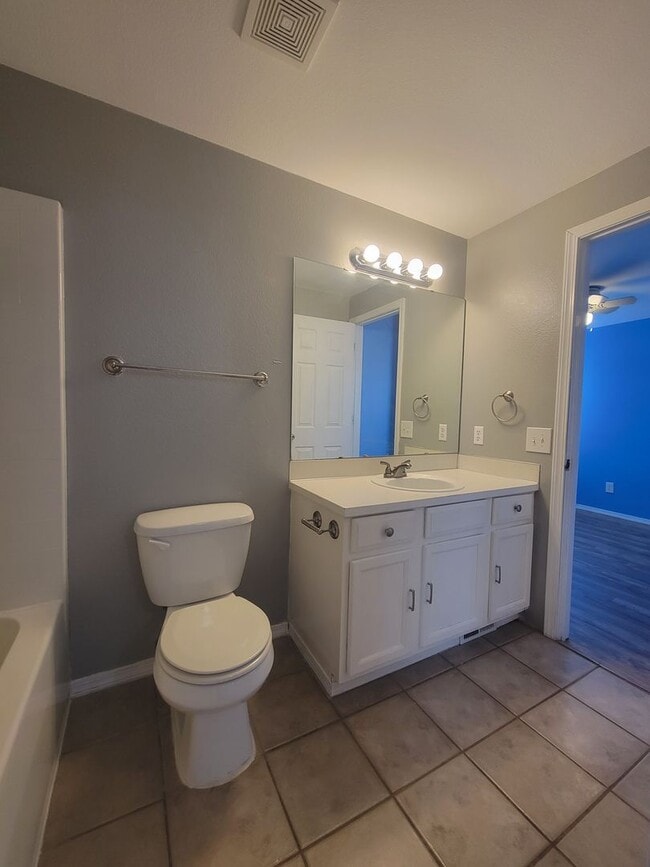 Building Photo - Newly Listed Home Close to Joint Base Lewis-McChord