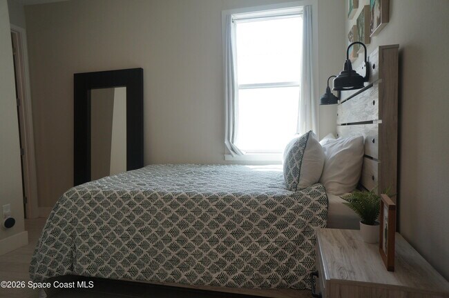 Building Photo - 787 Clearwater Ave