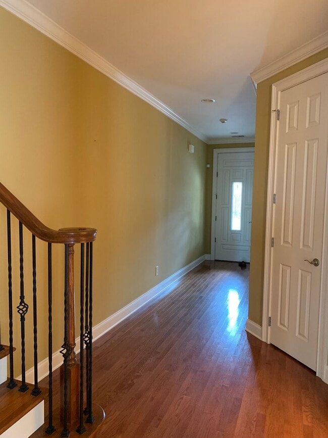 Building Photo - 136 Nickolas Cir