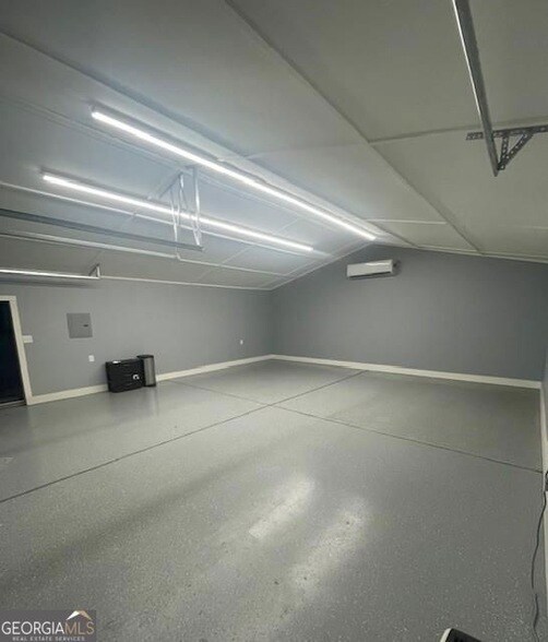 Building Photo - 3020 Land Rd
