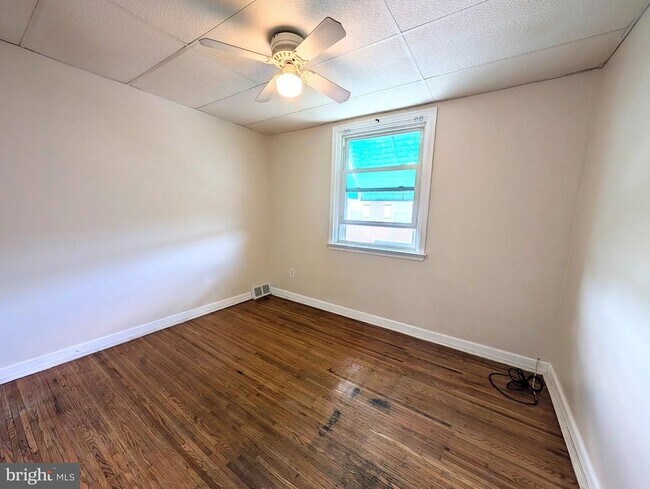 Building Photo - 1834 S 28th St