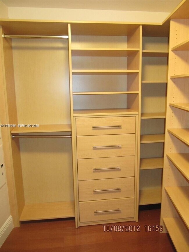 Building Photo - 1750 N Bayshore Dr