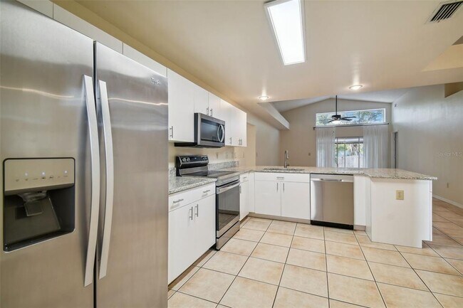 Building Photo - 2342 Tioga Dr