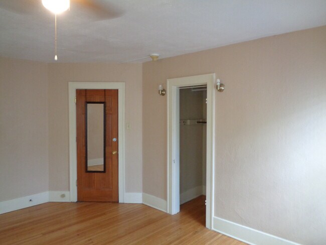 Building Photo - 313 Augusta Ave