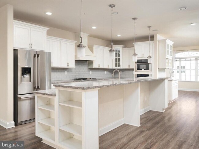 Building Photo - 1221 Orchid Rd