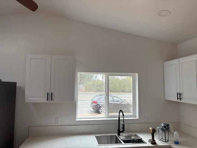 Building Photo - 4247 Governor Dr