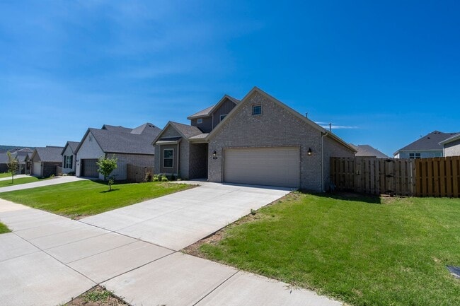 Building Photo - Like new 4BR Farmington home! LOADED with upgrades! Don't miss out!