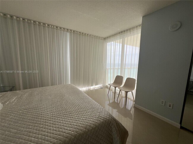 Building Photo - 16699 Collins Ave