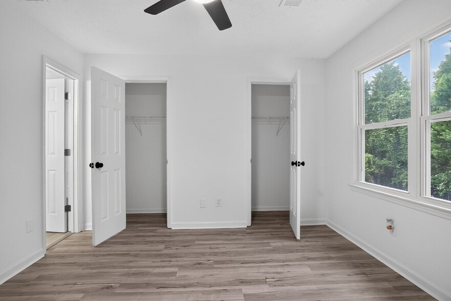 Building Photo - 2250 Kings Gate Cir SW