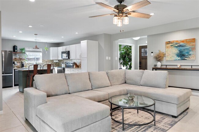 Building Photo - 9655 Meadowland Dr