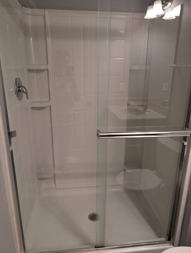 Building Photo - AVAILABLE NOW! Luxurious and Modern 3-4 Be...