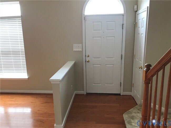 Building Photo - 1307 Village Views Dr