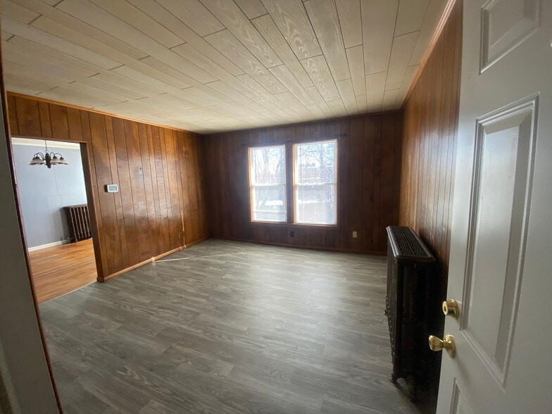Family room - 28 Newbury St