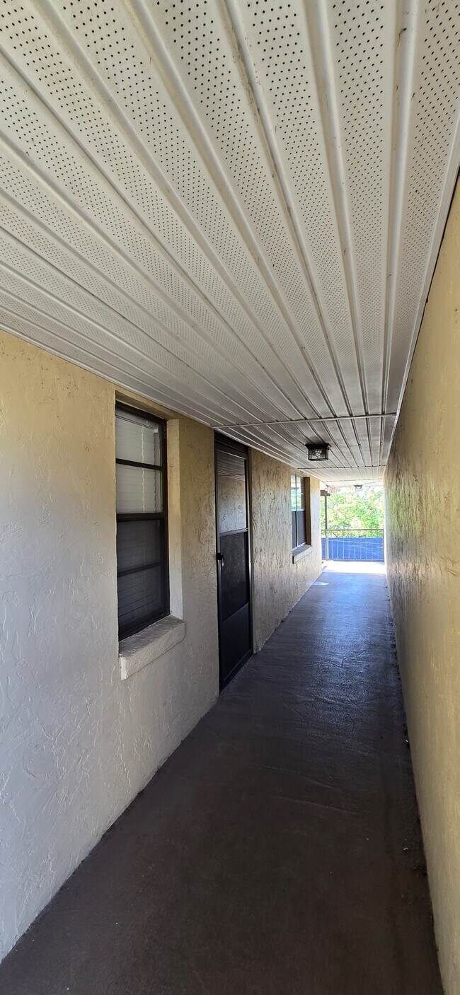 Building Photo - 130 E Johnson Ave