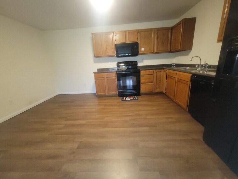 Building Photo - 810 Seymour Rd