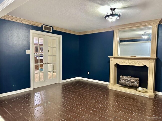 Building Photo - 45 Redbud Ave