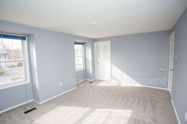 Building Photo - 16 Radnor Ct