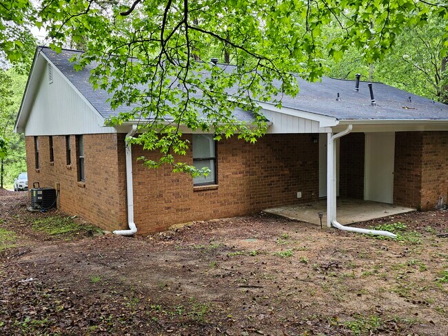 Building Photo - 1634 Nutmeg St